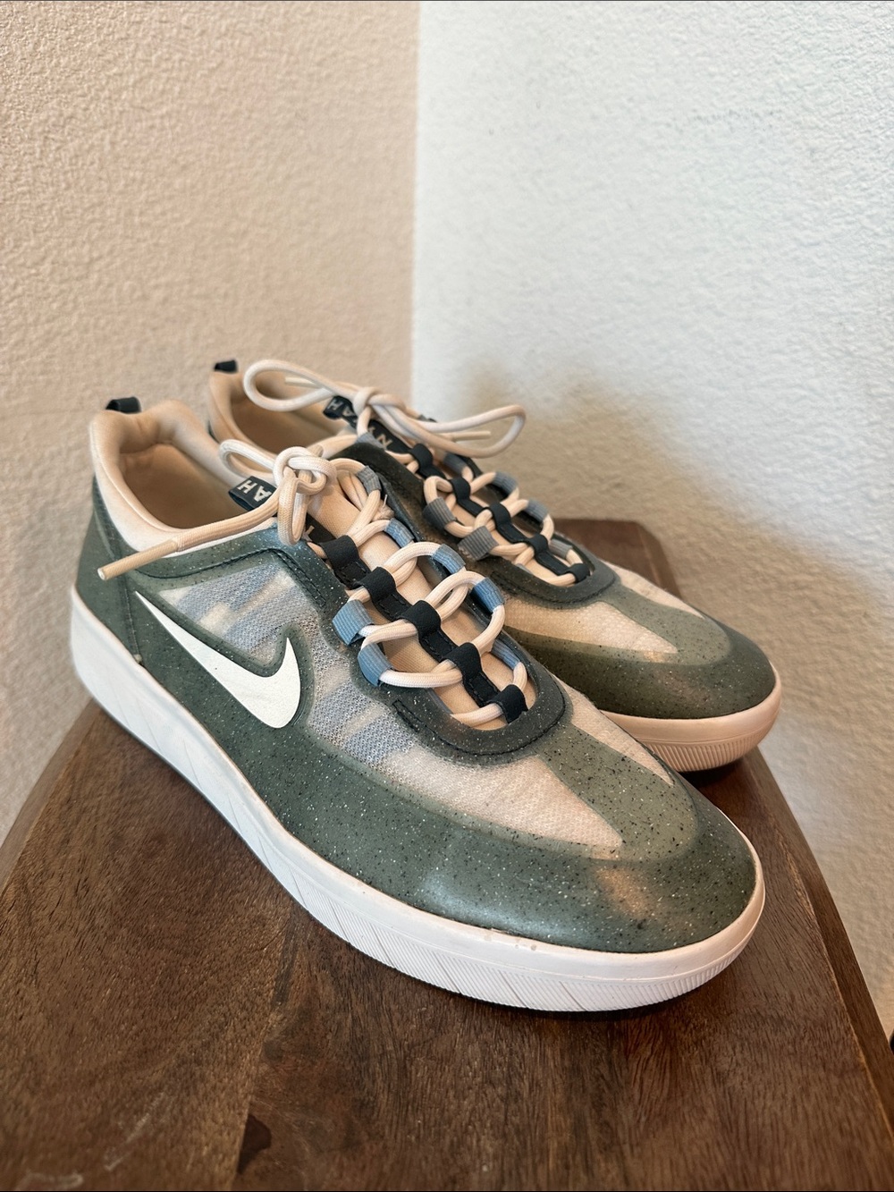 Nike SB Nyjah Free 2 Premium "Ash Green" Mint Condition Men’s Size 9